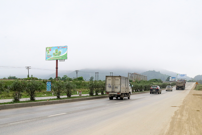 Biển quảng cáo cao tốc Hà Nội - Bắc Giang